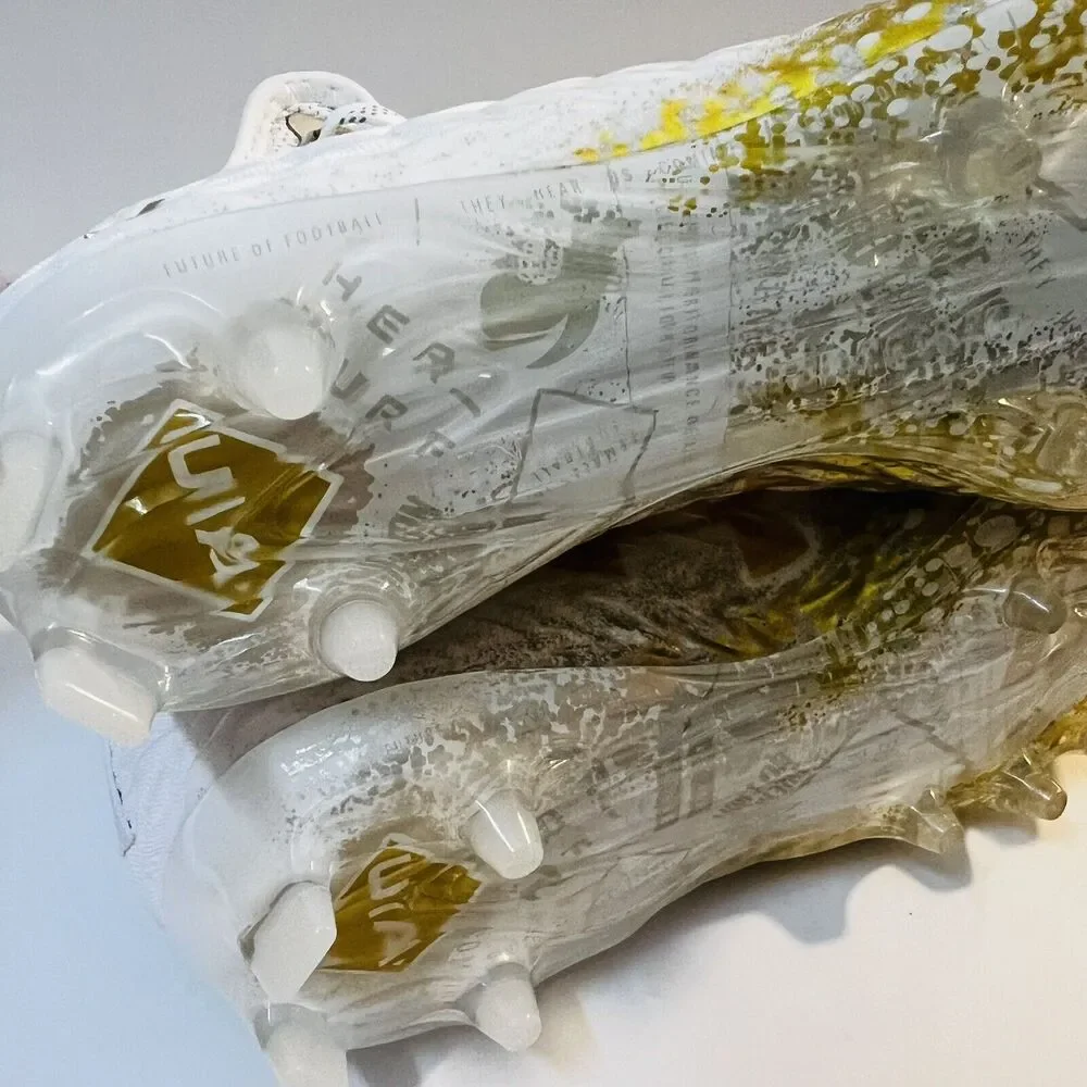 UNDER ARMOUR SPOTLIGHT CLONE 3.0 MC FOOTBALL CLEATS Womens Size 6.5 Gold White
